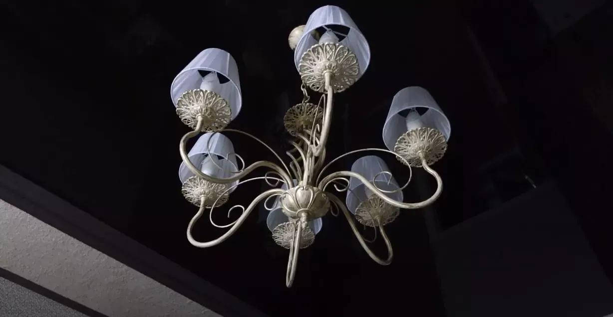 Зеркальный натяжной потолок — Абакан, Пушкина, 1, фото 1
